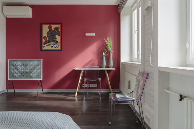 Фотография: Спальня в стиле Современный, Квартира, Проект недели, Москва, Михаил Новинский, Samsung, Кирпичный дом, 3 комнаты, Более 90 метров, интерьерный телевизор, the serif – фото на INMYROOM