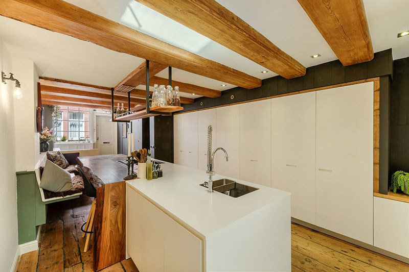 Фотография: Кухня и столовая в стиле Скандинавский, Эко, Лофт, Современный, Декор интерьера, Архитектура, Планировки, Белый, Бежевый, Более 90 метров – фото на INMYROOM Фотография: Кухня и столовая в стиле Скандинавский, Эко, Лофт, Современный, Декор интерьера, Архитектура, Планировки, Белый, Бежевый, Более 90 метров – фото на INMYROOM