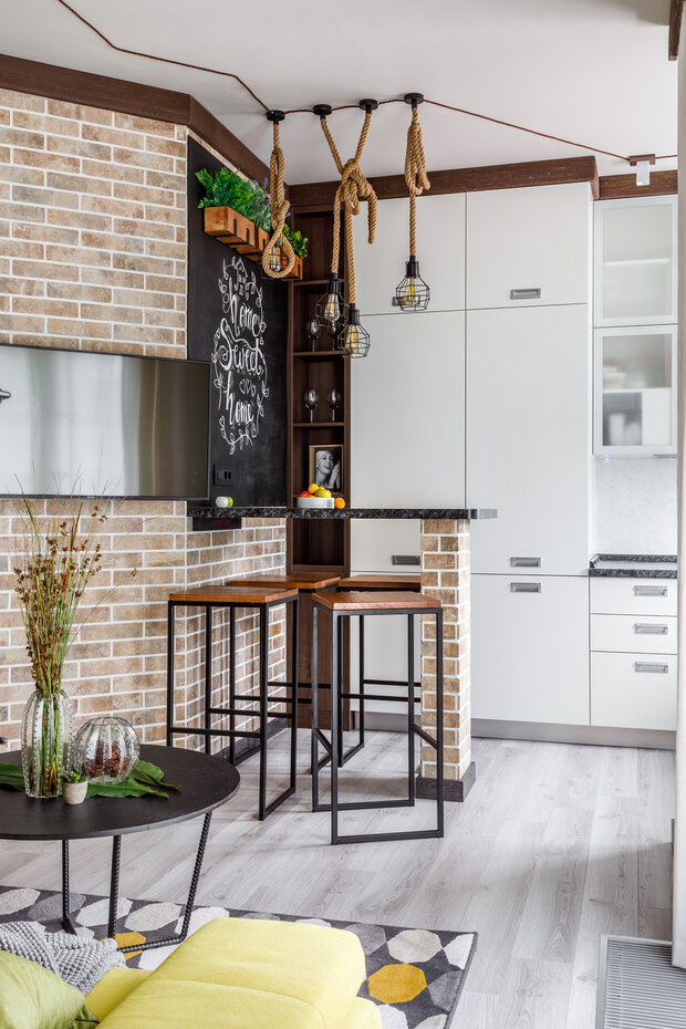 Фотография: Кухня и столовая в стиле Лофт, Современный, Квартира, Проект недели, Сочи, Блочный дом, 2 комнаты, до 40 метров – фото на INMYROOM