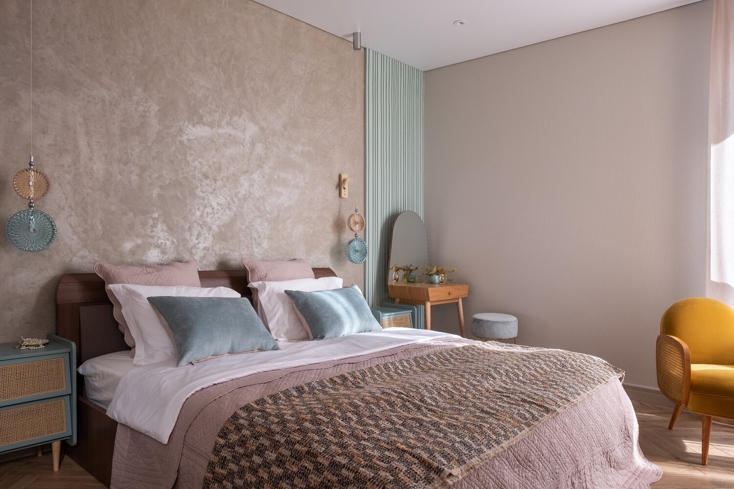 Фотография: Спальня в стиле Современный, Квартира, Проект недели, Ростов-на-Дону, 4 и больше, Более 90 метров, Монолитно-кирпичный, Koko design – фото на INMYROOM