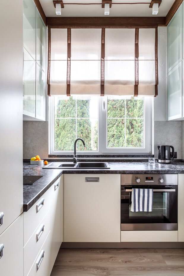 Фотография: Кухня и столовая в стиле Лофт, Современный, Квартира, Проект недели, Сочи, Блочный дом, 2 комнаты, до 40 метров – фото на INMYROOM