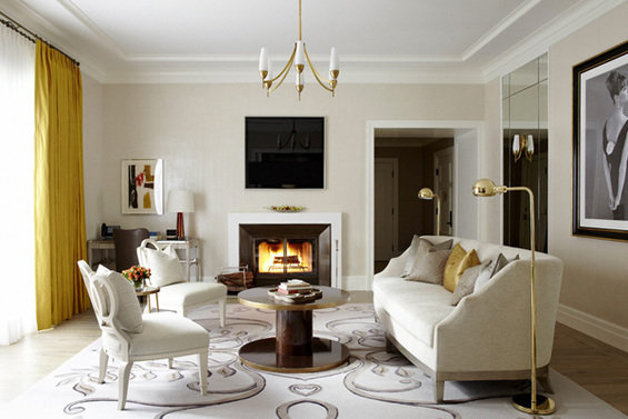 Фотография: Гостиная в стиле Минимализм, Мебель и свет, Дома и квартиры, Городские места, Отель, Бассейн, Подсветка – фото на INMYROOM