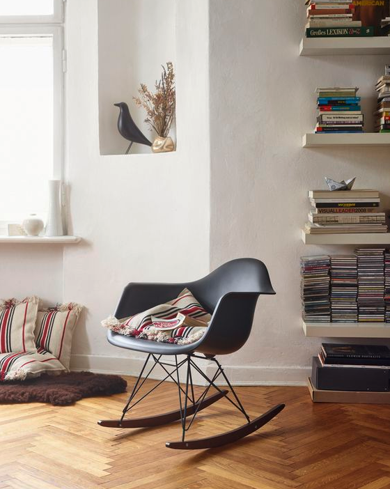 Фотография: Гостиная в стиле Скандинавский, Мебель и свет, История дизайна, Гид, Charles & Ray Eames, Eames DSR, факты – фото на INMYROOM