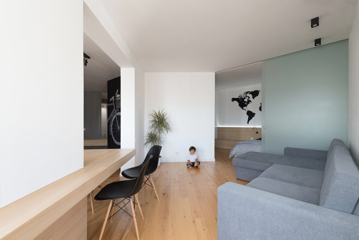 Фотография: в стиле , Квартира, Студия, Белый, Минимализм, Проект недели, Бежевый, Киев, Lugerin Architects, новостройка, Монолитный дом, 40-60 метров – фото на INMYROOM