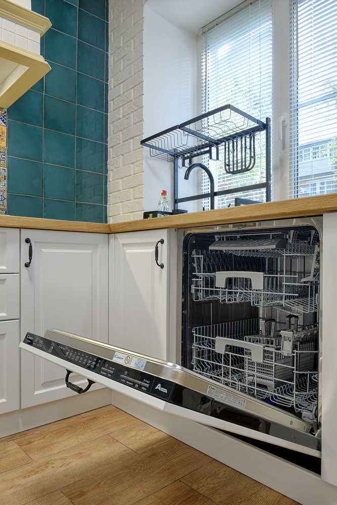 Фотография: Кухня и столовая в стиле Скандинавский, Современный, Квартира, Проект недели, Московская область, 2 комнаты, 40-60 метров, Солнечногорск – фото на INMYROOM Фотография: Кухня и столовая в стиле Скандинавский, Современный, Квартира, Проект недели, Московская область, 2 комнаты, 40-60 метров, Солнечногорск – фото на INMYROOM