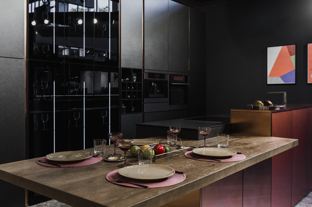 Фотография: Кухня и столовая в стиле Современный, Gorenje, Советы, Черный, Марина Саркисян, за и против, Илья Гульянц, Руслан Просвирин, как оформить темную кухню, темная кухня – фото на INMYROOM