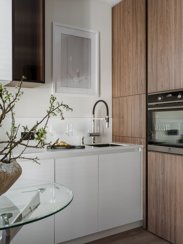 Фотография: Кухня и столовая в стиле Современный, Малогабаритная квартира, Квартира, Проект недели, Санкт-Петербург, Монолитный дом, 2 комнаты, до 40 метров, Ольга Копосова – фото на INMYROOM Фотография: Кухня и столовая в стиле Современный, Малогабаритная квартира, Квартира, Проект недели, Санкт-Петербург, Монолитный дом, 2 комнаты, до 40 метров, Ольга Копосова – фото на INMYROOM