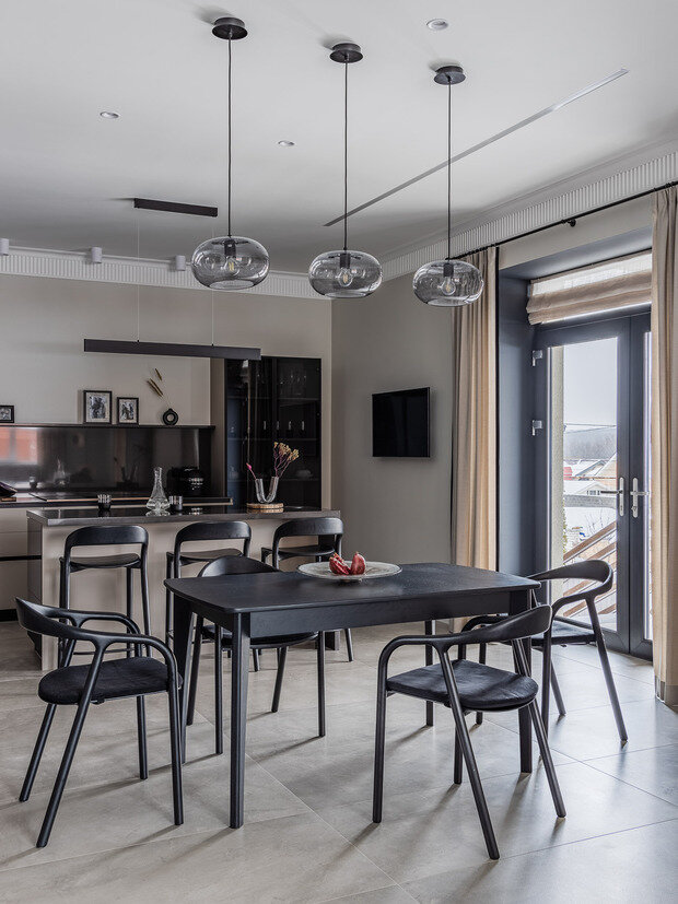 Фотография: Кухня и столовая в стиле Современный, Дом, Проект дня, Дом и дача, Кирпичный дом, 4 и больше, Более 90 метров, современный с элементами классики и минимализмом, Светлана Лепихова – фото на INMYROOM