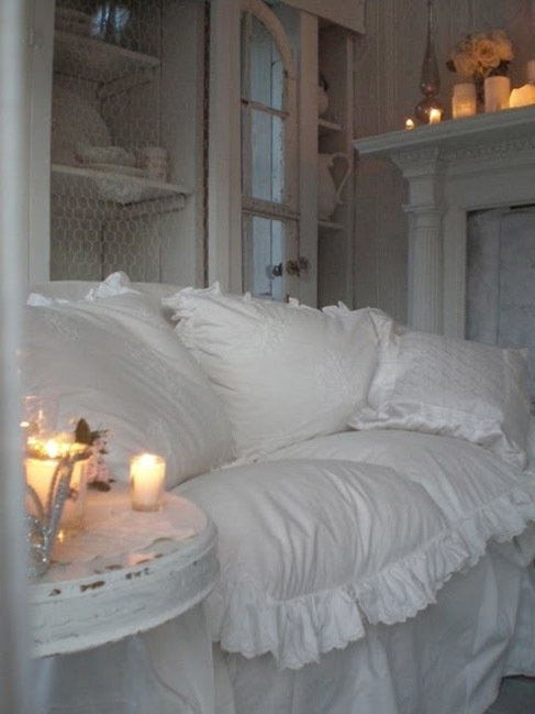 Фотография: Спальня в стиле Прованс и Кантри, Современный, Декор интерьера, Текстиль, Подушки, Шторы – фото на INMYROOM Фотография: Спальня в стиле Прованс и Кантри, Современный, Декор интерьера, Текстиль, Подушки, Шторы – фото на INMYROOM