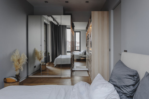 Фотография: Спальня в стиле Современный, Минимализм, Квартира, Проект недели, Москва, Samsung, 2 комнаты, 40-60 метров, интерьерный телевизор, the serif – фото на INMYROOM