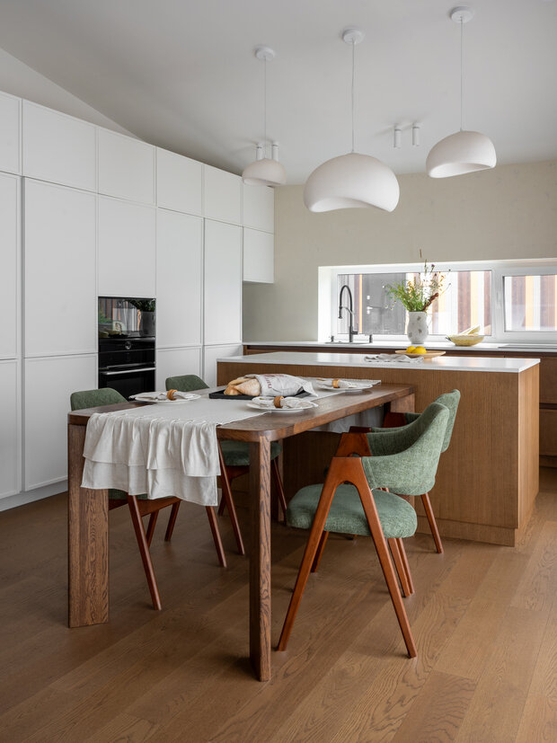 Фотография: Кухня и столовая в стиле Современный, Эко, Дом, Проект дня, Дом и дача, Московская область, 3 комнаты, Индивидуальный проект, современный с элементами минимализма и скандинавского стиля, Анастасия Давиденко – фото на INMYROOM