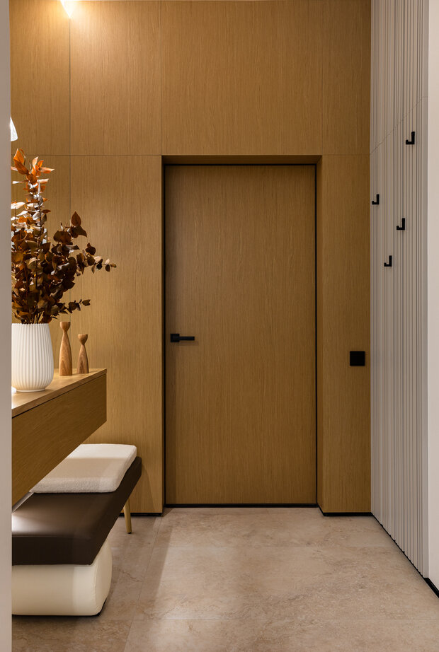 Фотография: Прихожая в стиле Современный, Квартира, Проект дня, Монолитный дом, 3 комнаты, Более 90 метров, Эксклюзивные проекты, Оксана Галактионова, минимализм с элементами современного дизайна – фото на INMYROOM