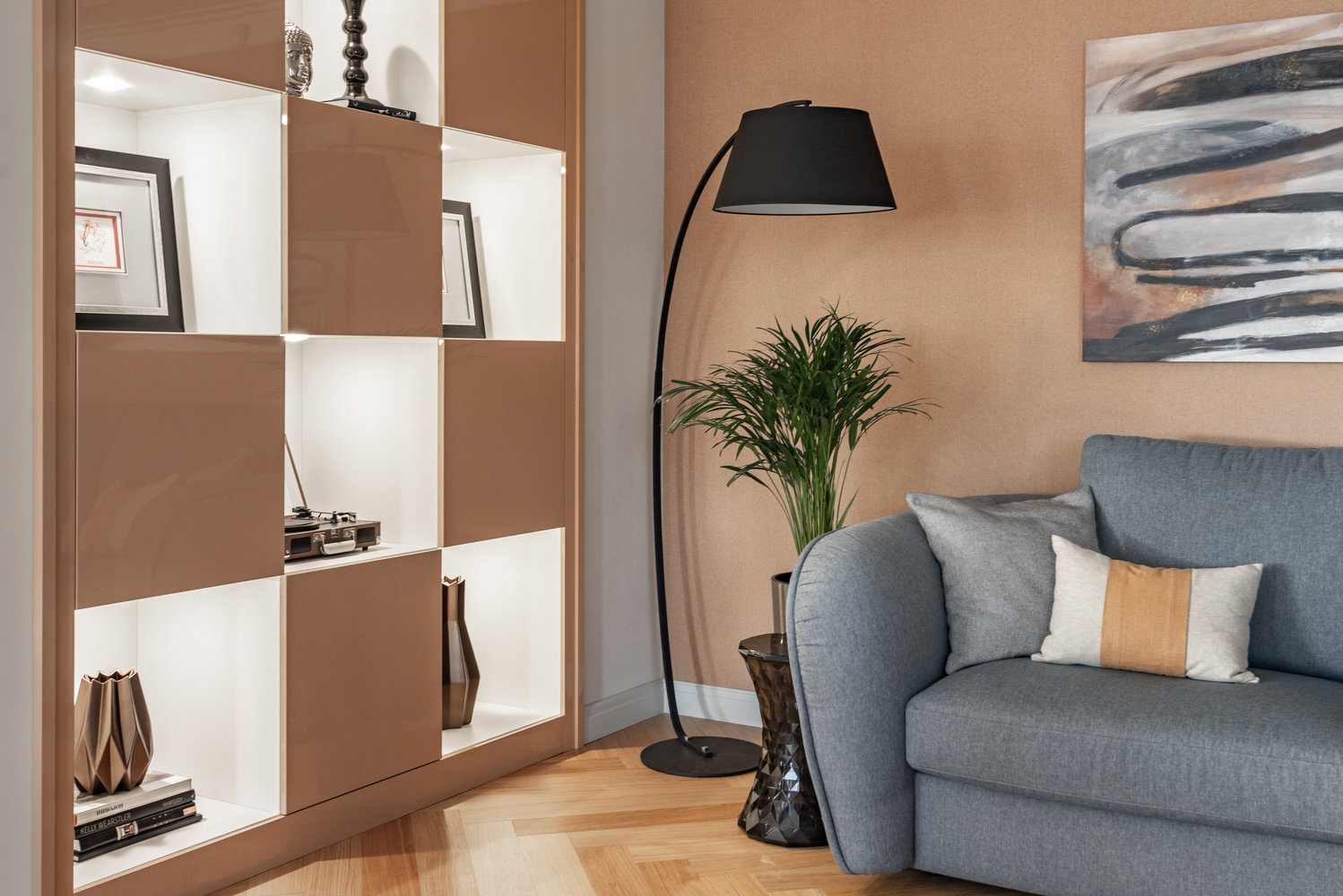 Фотография: Гостиная в стиле Современный, Квартира, Проект недели, Бежевый, Оранжевый, Челябинск, 4 и больше, Более 90 метров, Юлия Сафонова – фото на INMYROOM Фотография: Гостиная в стиле Современный, Квартира, Проект недели, Бежевый, Оранжевый, Челябинск, 4 и больше, Более 90 метров, Юлия Сафонова – фото на INMYROOM