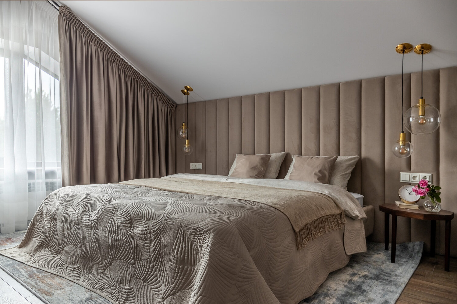 Фотография: Спальня в стиле Современный, Классический, Дом, Проект дня, Дача, Дом и дача, Artek Design Studio, 4 и больше, Более 90 метров, Оксана Агапонова, Самарская область, строительство дома, фото интерьера – фото на INMYROOM Фотография: Спальня в стиле Современный, Классический, Дом, Проект дня, Дача, Дом и дача, Artek Design Studio, 4 и больше, Более 90 метров, Оксана Агапонова, Самарская область, строительство дома, фото интерьера – фото на INMYROOM