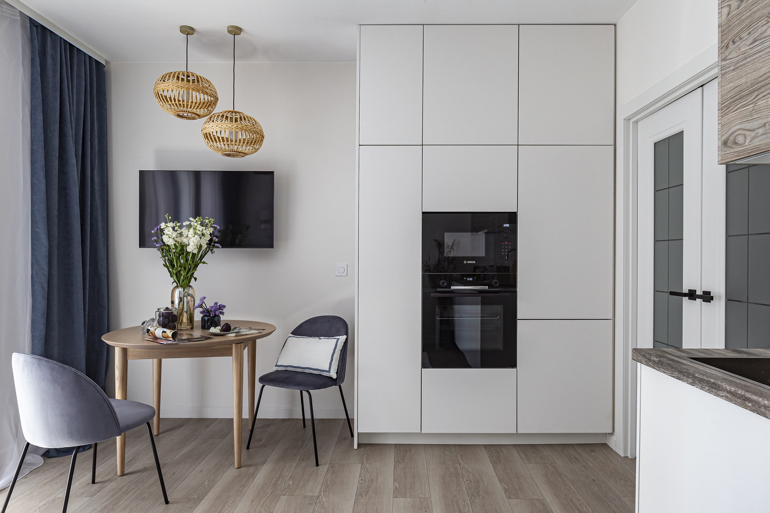 Фотография: Кухня и столовая в стиле Современный, Малогабаритная квартира, Квартира, Студия, Проект недели, Санкт-Петербург, до 40 метров, Студия Василисы Максимаджи – фото на INMYROOM Фотография: Кухня и столовая в стиле Современный, Малогабаритная квартира, Квартира, Студия, Проект недели, Санкт-Петербург, до 40 метров, Студия Василисы Максимаджи – фото на INMYROOM