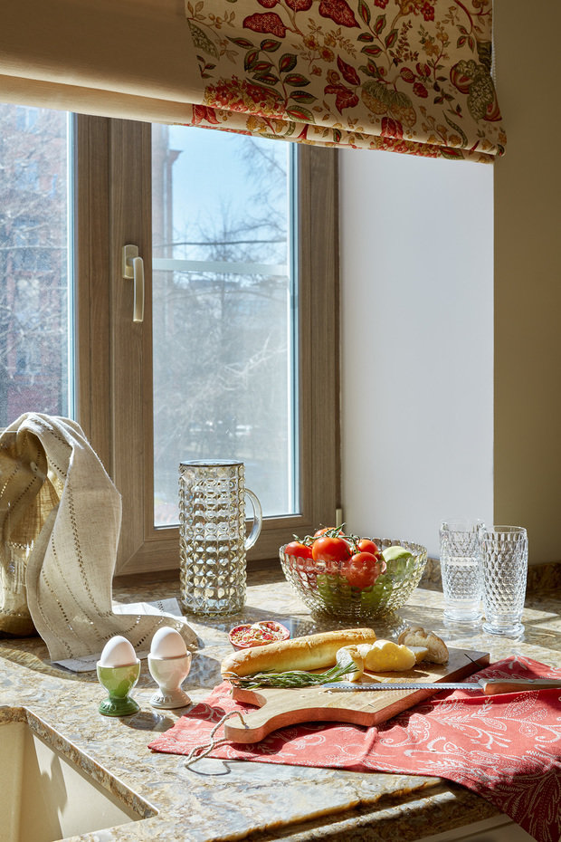 Фотография: Кухня и столовая в стиле Классический, Современный, Квартира, Проект недели, Москва, Сталинка, 2 комнаты, 60-90 метров, Алена Чмелева – фото на INMYROOM