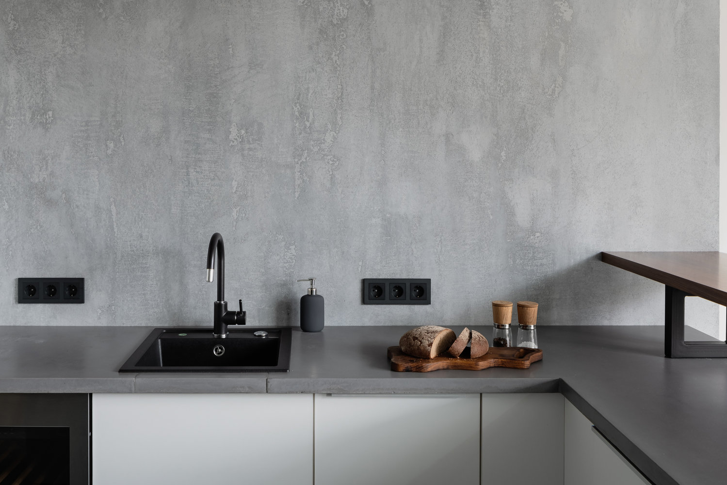 Фотография: Кухня и столовая в стиле Лофт, Хай-тек, Квартира, Минимализм, Проект недели, Серый, Санкт-Петербург, Монолитный дом, 2 комнаты, 40-60 метров, Анастасия Сафьяненко, KIDZ Design – фото на INMYROOM