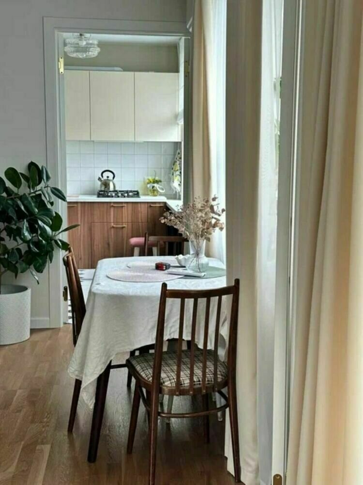 Фотография: в стиле , Квартира, Интерьер комнат, Интерьерный стиль, Дизайн интерьера, Переделка, перепланировка в брежневке, зонирование кухни в хрущевке, планировка узкой кухни в хрущевке, брежневка, интерьер брежневки, переделка хрущевки, Хрущевка, интерьер хрущевки, как обновить хрущевку, ванна в хрущёвке, кухня в хрущёвке, ремонт в хрущёвке – фото на INMYROOM