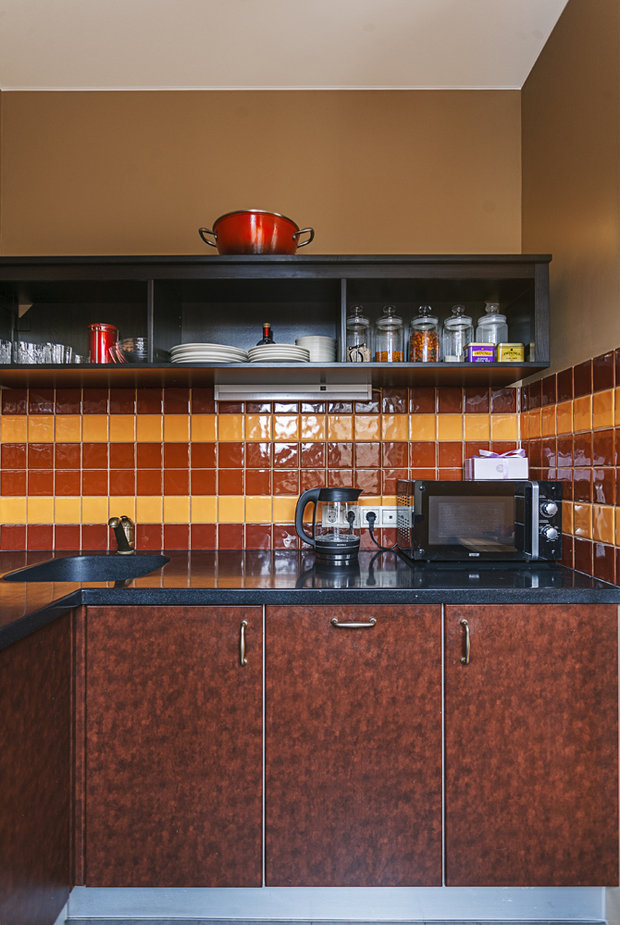 Фотография: Кухня и столовая в стиле Современный, Квартира, Россия, Проект недели, Новая Москва, Максим Ковалевский, переделка хрущевки, как обустроить двухкомнатную квартиру в хрущевки, как из типовой квартиры сделать студию, ремонт хрущевки, видео, Хрущевка – фото на INMYROOM