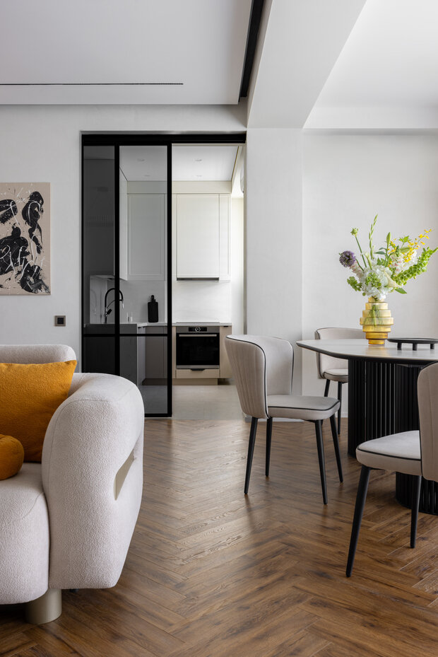 Фотография: Гостиная в стиле Современный, Квартира, Проект дня, Монолитный дом, 3 комнаты, Алматы, минимализм с элементами современного дизайна, Данара Байтурсынова – фото на INMYROOM