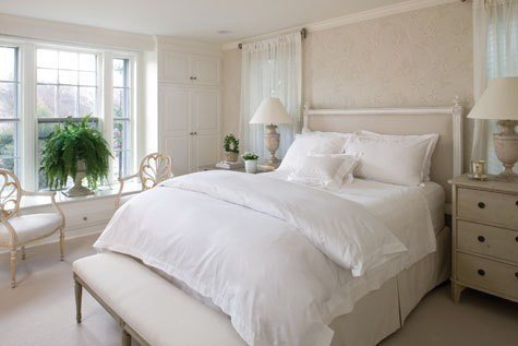 Фотография: Спальня в стиле Прованс и Кантри, Интерьер комнат, Мебель и свет, Цвет в интерьере, Белый, Гардероб – фото на INMYROOM