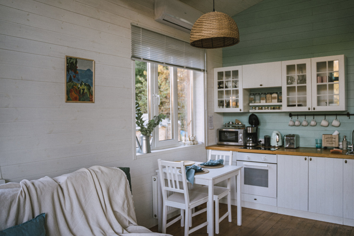 Фотография: Кухня и столовая в стиле Скандинавский, Прованс и Кантри, Дом, Проект дня, Дача, Дом и дача, Московская область, 3 комнаты, 60-90 метров, Звенигород – фото на INMYROOM
