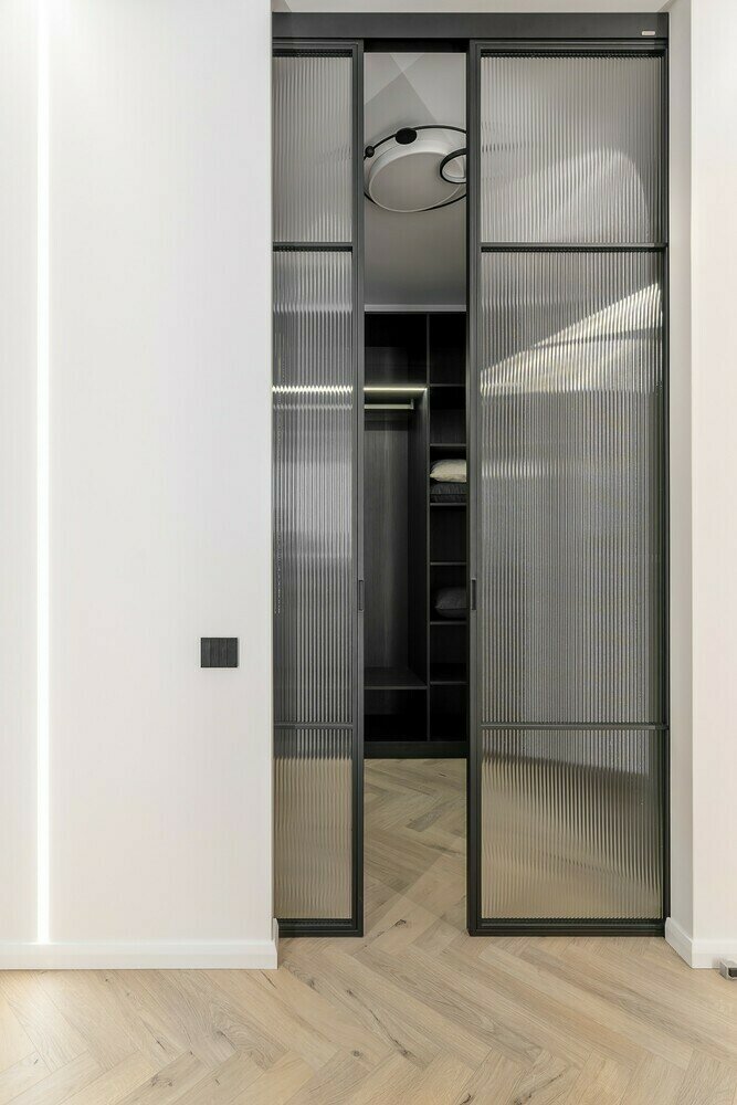 Фотография: Гардеробная в стиле Современный, Квартира, Проект недели, 3 комнаты, 60-90 метров, Владивосток, Renoir Studio, Максим Колесник, Анна Горгаева – фото на INMYROOM Фотография: Гардеробная в стиле Современный, Квартира, Проект недели, 3 комнаты, 60-90 метров, Владивосток, Renoir Studio, Максим Колесник, Анна Горгаева – фото на INMYROOM