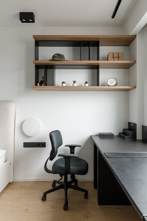 Фотография: Кабинет в стиле Минимализм, Лофт, Проект дня, Санкт-Петербург, 2 комнаты, 60-90 метров, Dinamika Architects – фото на INMYROOM