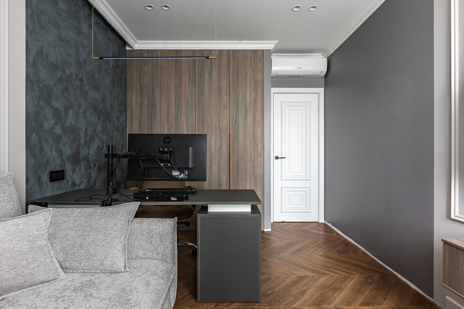 Фотография: Кабинет в стиле Классический, Современный, Квартира, Проект недели, 3 комнаты, 60-90 метров – фото на INMYROOM Фотография: Кабинет в стиле Классический, Современный, Квартира, Проект недели, 3 комнаты, 60-90 метров – фото на INMYROOM