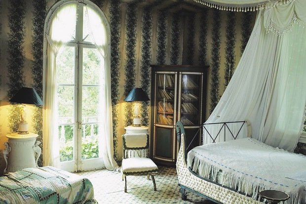 Фотография: Спальня в стиле Восточный, Декор интерьера, Франция, Антиквариат, Цвет в интерьере, Индустрия, Люди, История дизайна, Ампир – фото на INMYROOM