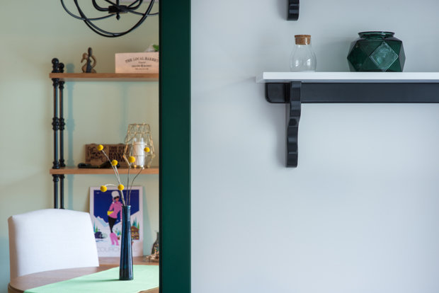 Фотография: Гостиная в стиле Скандинавский, Эклектика, Квартира, Белый, Проект дня, Черный, Москва, Зеленый, Бежевый, Желтый, Панельный дом, 2 комнаты, Евгений Гнесин, Roomba Interior – фото на INMYROOM