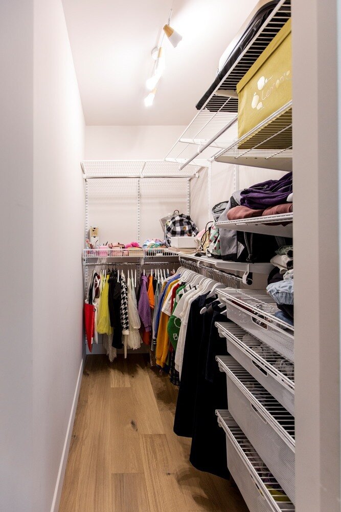 Фотография: Гардеробная в стиле Современный, Дом, Проект недели, Эко, Дом и дача, Подольск, 4 и больше, Более 90 метров, Мария Колесникова – фото на INMYROOM Фотография: Гардеробная в стиле Современный, Дом, Проект недели, Эко, Дом и дача, Подольск, 4 и больше, Более 90 метров, Мария Колесникова – фото на INMYROOM