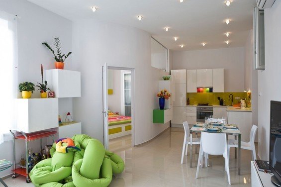 Фотография: Кухня и столовая в стиле Современный, Минимализм, Квартира, Мебель и свет, Цвет в интерьере, Дома и квартиры, Белый, Перепланировка, Ремонт, Будапешт – фото на INMYROOM