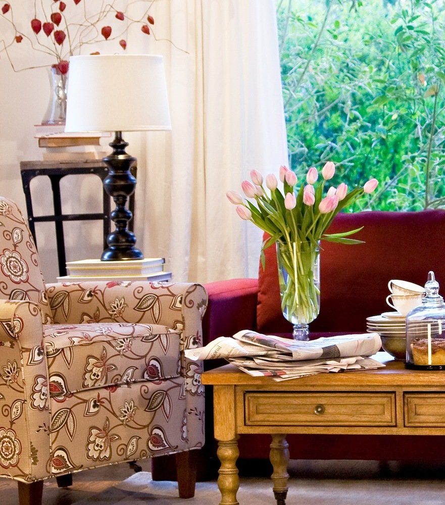 Фотография: Гостиная в стиле Классический, Современный, Декор интерьера, Декор дома, Ковер – фото на INMYROOM Фотография: Гостиная в стиле Классический, Современный, Декор интерьера, Декор дома, Ковер – фото на INMYROOM