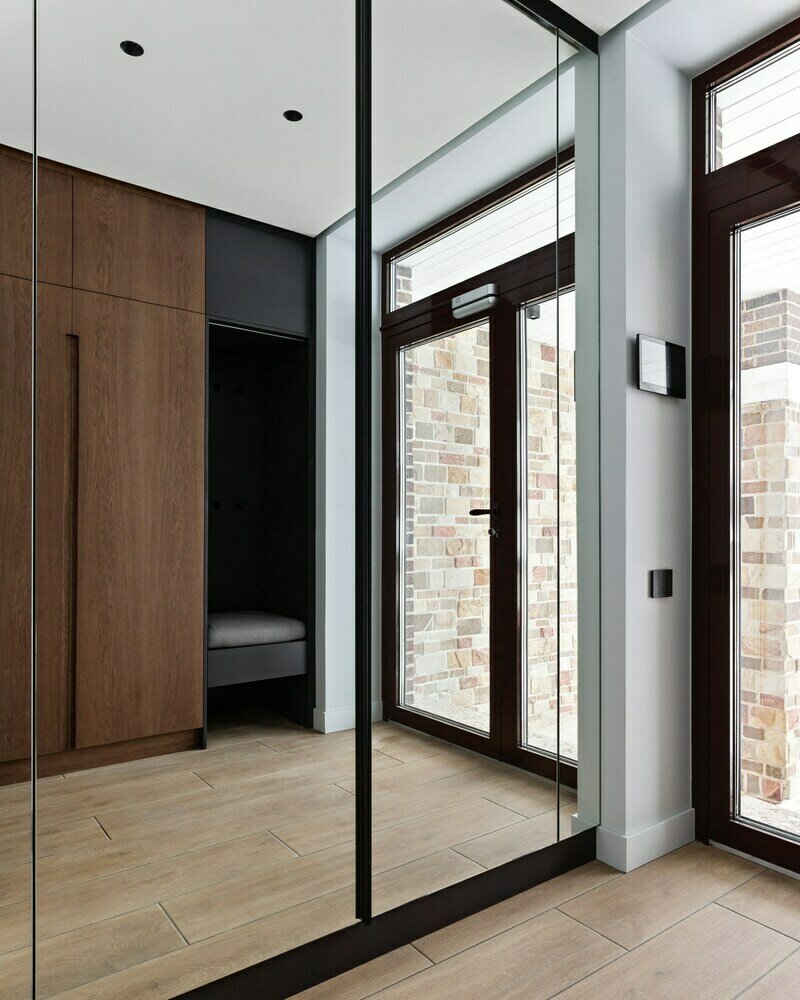 Фотография: Прихожая в стиле Современный, Минимализм, Дом, Проект дня, Дом и дача, Ленинградская область, 4 и больше, Более 90 метров, Анара Беркалиева – фото на INMYROOM Фотография: Прихожая в стиле Современный, Минимализм, Дом, Проект дня, Дом и дача, Ленинградская область, 4 и больше, Более 90 метров, Анара Беркалиева – фото на INMYROOM