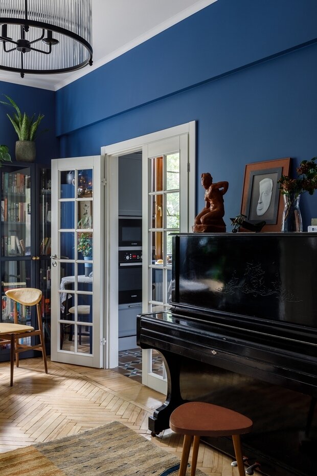 Фотография: Гостиная в стиле Современный, Эклектика, Винтажный, Квартира, Проект недели, Москва, Сталинка, Кирпичный дом, 3 комнаты, 60-90 метров, I-410, Ольга Рюкина – фото на INMYROOM