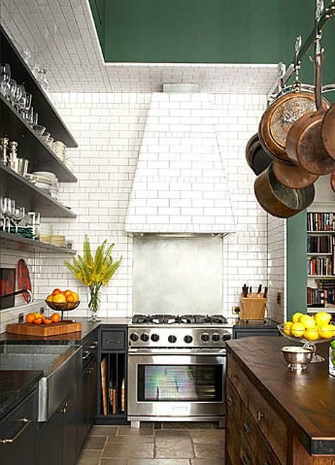 Фотография: Кухня и столовая в стиле Скандинавский, Декор интерьера, Дизайн интерьера, Цвет в интерьере, Потолок – фото на INMYROOM