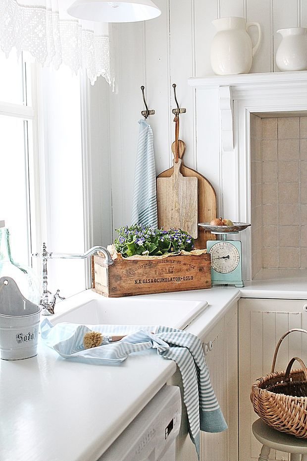 Фотография: Кухня и столовая в стиле Прованс и Кантри, Советы, Blanco, прованс на кухне, керамическая мойка, смеситель, смеситель в стиле кантри, смеситель в стиле прованс, мойка в стиле прованс – фото на INMYROOM