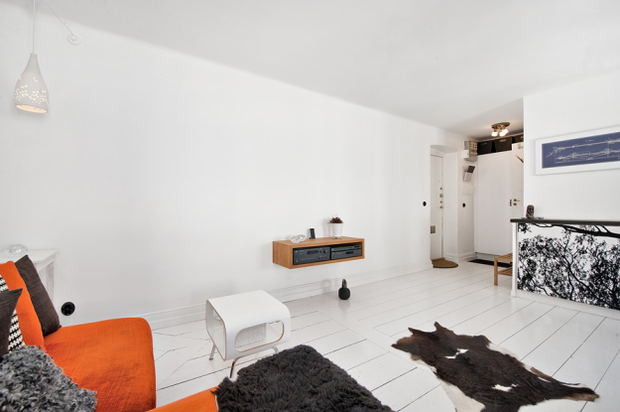 Фотография: Гостиная в стиле Скандинавский, Малогабаритная квартира, Квартира, Цвет в интерьере, Дома и квартиры, Белый – фото на INMYROOM