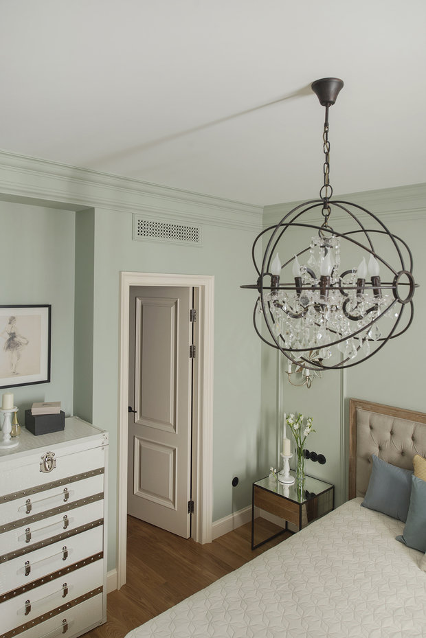 Фотография: Спальня в стиле Прованс и Кантри, Лофт, Эклектика, Квартира, Россия, Планировки, Artemide, BoConcept, Gramercy Home, Teak House, Декор, Мебель и свет, Белый, Проект недели, Черный, Москва, Красный, Зеленый, Бежевый, Желтый, Серый, Голубой, Коричневый, MINOTTI, Little Green, Good Look Room, The Rug Company, Dialma Brown, Nаrciso Cantori, Rational, Le Home, Валерия Дзюба, Nido Interiors, кухня за стеклом, четыре комнаты из двушки, классика, лофт и прованс, кабинет в коридоре – фото на INMYROOM