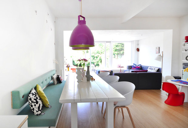 Фотография: Кухня и столовая в стиле Скандинавский, Современный, Дом, Цвет в интерьере, Дома и квартиры, Белый – фото на INMYROOM