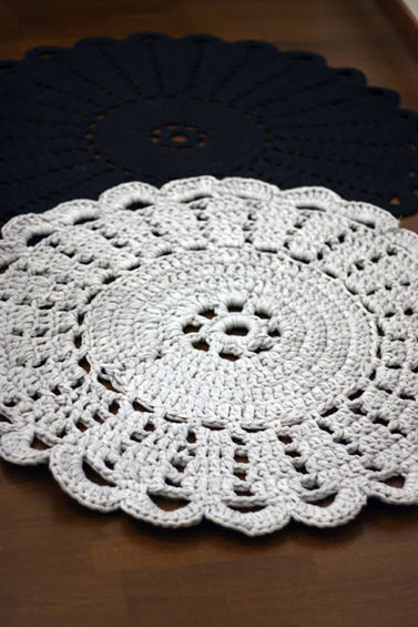 Фотография: Ванная в стиле Прованс и Кантри, Спальня, Декор интерьера, DIY, Декор дома, Ковер – фото на INMYROOM Фотография: Ванная в стиле Прованс и Кантри, Спальня, Декор интерьера, DIY, Декор дома, Ковер – фото на INMYROOM