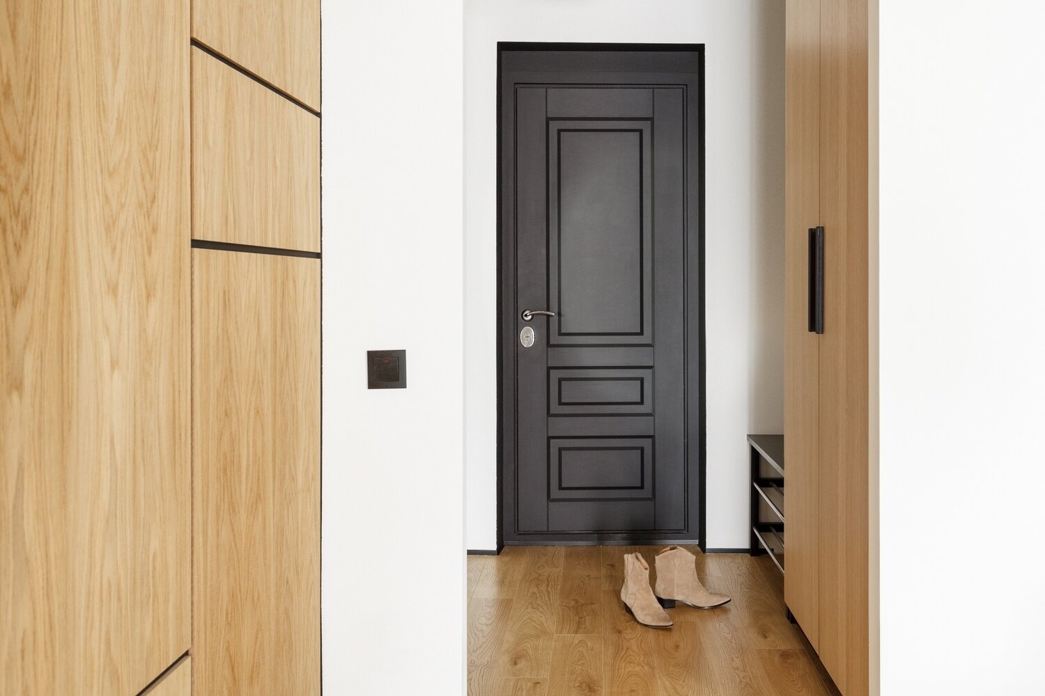 Фотография: Прихожая в стиле Современный, Минимализм, Скандинавский, Малогабаритная квартира, Квартира, Проект недели, Краснодар, 2 комнаты, 40-60 метров, Монолитно-кирпичный, Denish Design, Кристина Селютина – фото на INMYROOM Фотография: Прихожая в стиле Современный, Минимализм, Скандинавский, Малогабаритная квартира, Квартира, Проект недели, Краснодар, 2 комнаты, 40-60 метров, Монолитно-кирпичный, Denish Design, Кристина Селютина – фото на INMYROOM