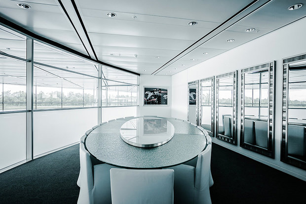 Фотография: Офис в стиле Современный, Хай-тек, Декор интерьера, Офисное пространство, Дома и квартиры, Минимализм, Проект недели – фото на INMYROOM