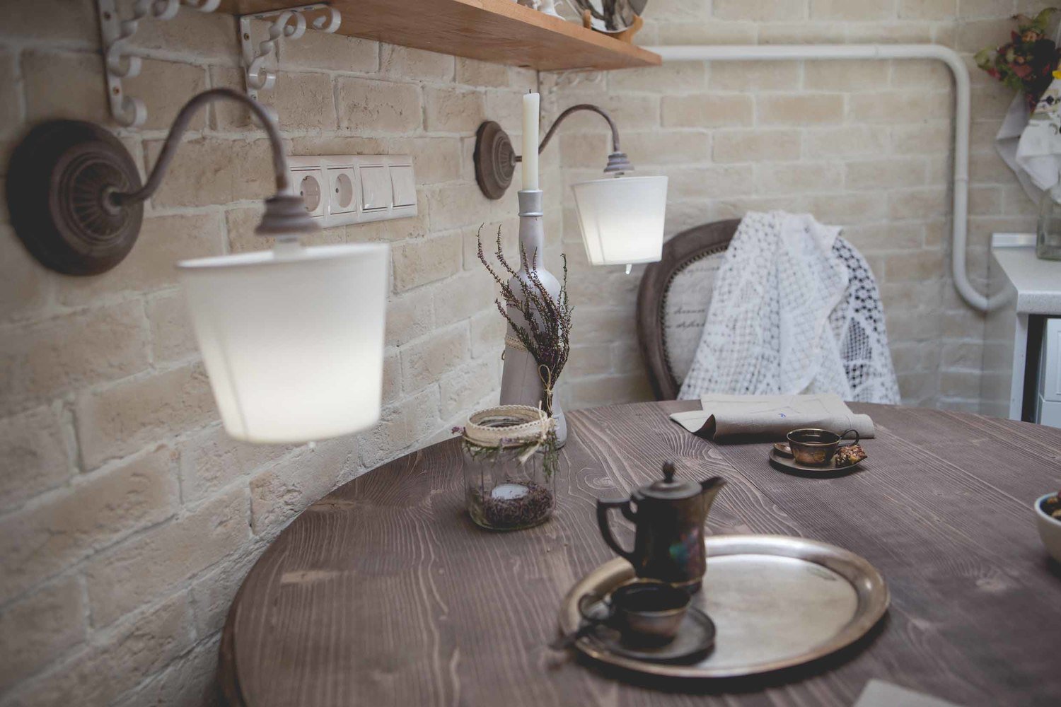 Фотография: Кухня и столовая в стиле Прованс и Кантри, Классический, Эклектика, Квартира, Украина, Планировки, Декор, Мебель и свет, Белый, Проект недели, Бежевый, Серый, Розовый, Голубой, Бирюзовый, Коричневый, Киев, ИКЕА, перепланировка однокомнатной квартиры, Sadolin, Butlers, Befag, N&B light, AGT, Wannabe Decor, Tektura Ornamentals, Sandudd white secrets, Art De Vivre, Ирина Мануковская, Art De Vivre, Smart Design Studio, квартира в мансарде – фото на INMYROOM Фотография: Кухня и столовая в стиле Прованс и Кантри, Классический, Эклектика, Квартира, Украина, Планировки, Декор, Мебель и свет, Белый, Проект недели, Бежевый, Серый, Розовый, Голубой, Бирюзовый, Коричневый, Киев, ИКЕА, перепланировка однокомнатной квартиры, Sadolin, Butlers, Befag, N&B light, AGT, Wannabe Decor, Tektura Ornamentals, Sandudd white secrets, Art De Vivre, Ирина Мануковская, Art De Vivre, Smart Design Studio, квартира в мансарде – фото на INMYROOM