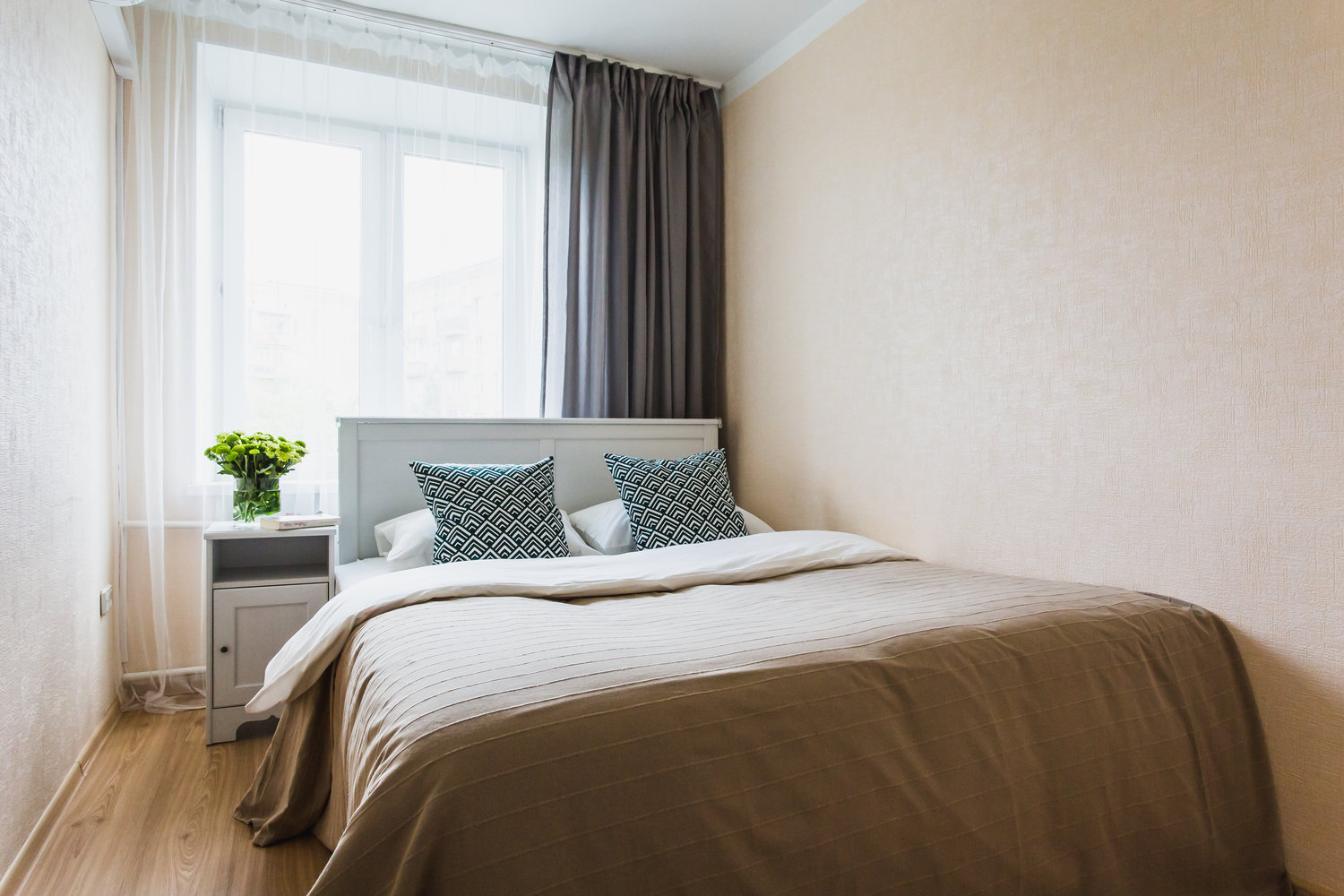 Фотография: Спальня в стиле Минимализм, Современный, Квартира, Проект недели, Москва, Анна Ковальченко, Панельный дом, 2 комнаты, 40-60 метров – фото на INMYROOM Фотография: Спальня в стиле Минимализм, Современный, Квартира, Проект недели, Москва, Анна Ковальченко, Панельный дом, 2 комнаты, 40-60 метров – фото на INMYROOM