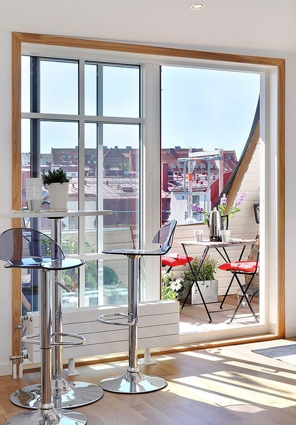 Фотография: Кухня и столовая в стиле Скандинавский, Современный, Декор интерьера, Интерьер комнат, Мебель и свет, Цвет в интерьере, Белый, Тема месяца, Окна – фото на INMYROOM