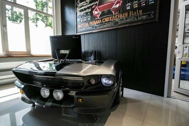 Фото из портфолио Рабочий стол из Ford Mustang – фотографии дизайна интерьеров на INMYROOM