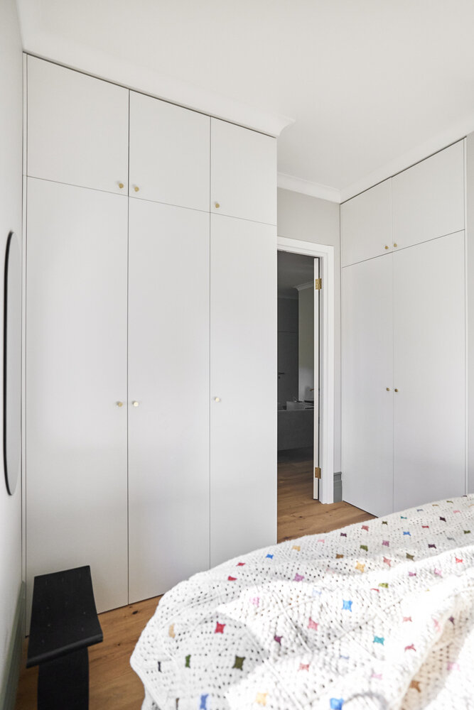 Фотография: Спальня в стиле Скандинавский, Современный, Эклектика, Минимализм, Винтажный, Квартира, Проект недели, Санкт-Петербург, Кирпичный дом, 3 комнаты, 60-90 метров, DSGN HUB – фото на INMYROOM Фотография: Спальня в стиле Скандинавский, Современный, Эклектика, Минимализм, Винтажный, Квартира, Проект недели, Санкт-Петербург, Кирпичный дом, 3 комнаты, 60-90 метров, DSGN HUB – фото на INMYROOM