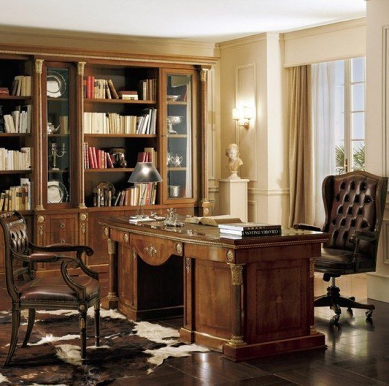 Фотография: Кабинет в стиле Классический, Декор интерьера, Мебель и свет – фото на INMYROOM